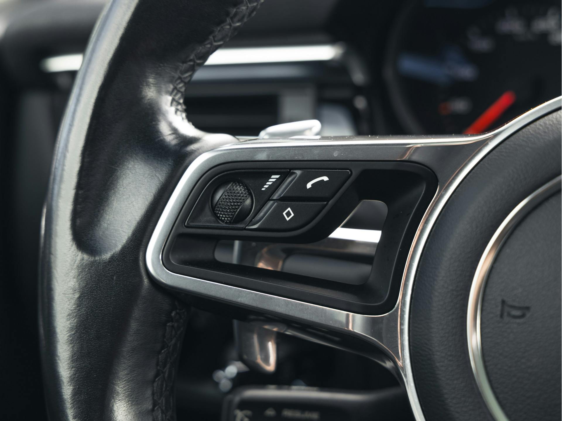 Porsche Macan 2.0 | Panoramadak | Bose | Luchtvering | Adaptieve Sportstoelen